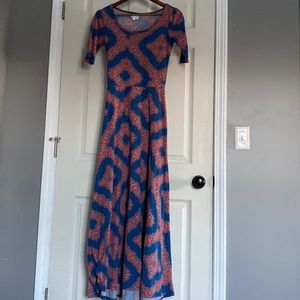 LuLaRoe mid-sleeve maxi dress 🌸